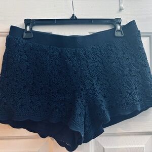 Lily Pulitzer stretchy crochet lace shorts size M